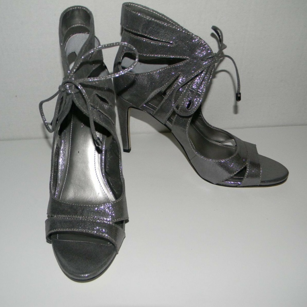 NEW BCBG Pewter Leather Stiletto Heel Size 7.5 $110